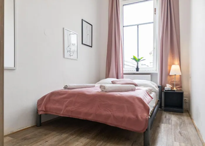 Huge 6br Group 15 Mins To Center Apartment *