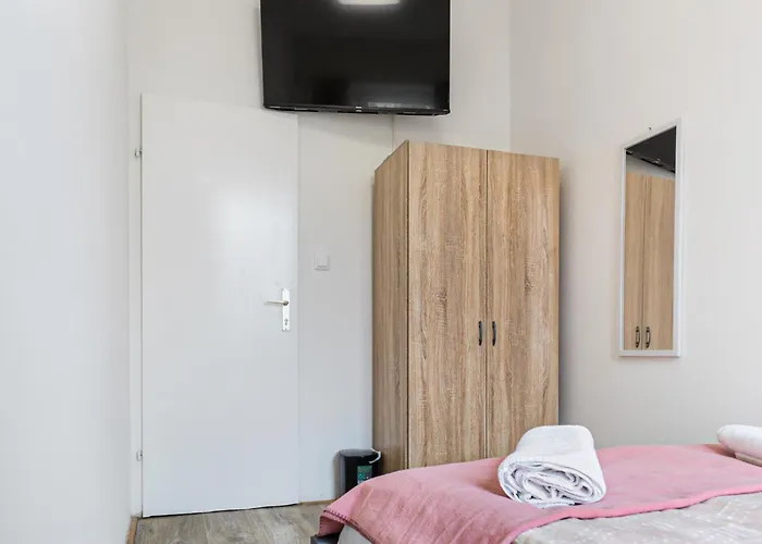 Huge 6br Group 15 Mins To Center Apartment