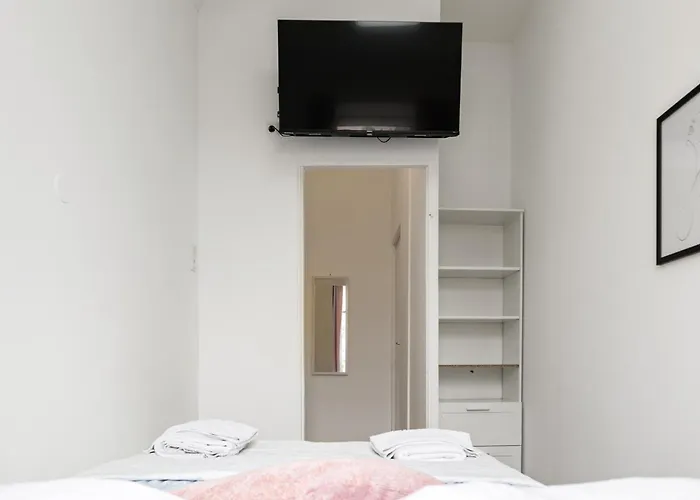 Huge 6br Group 15 Mins To Center Apartment